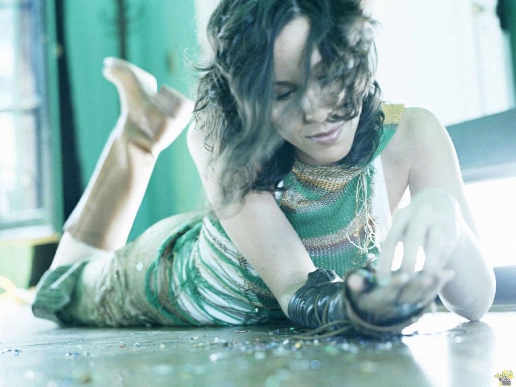Alanis-Morissette-19