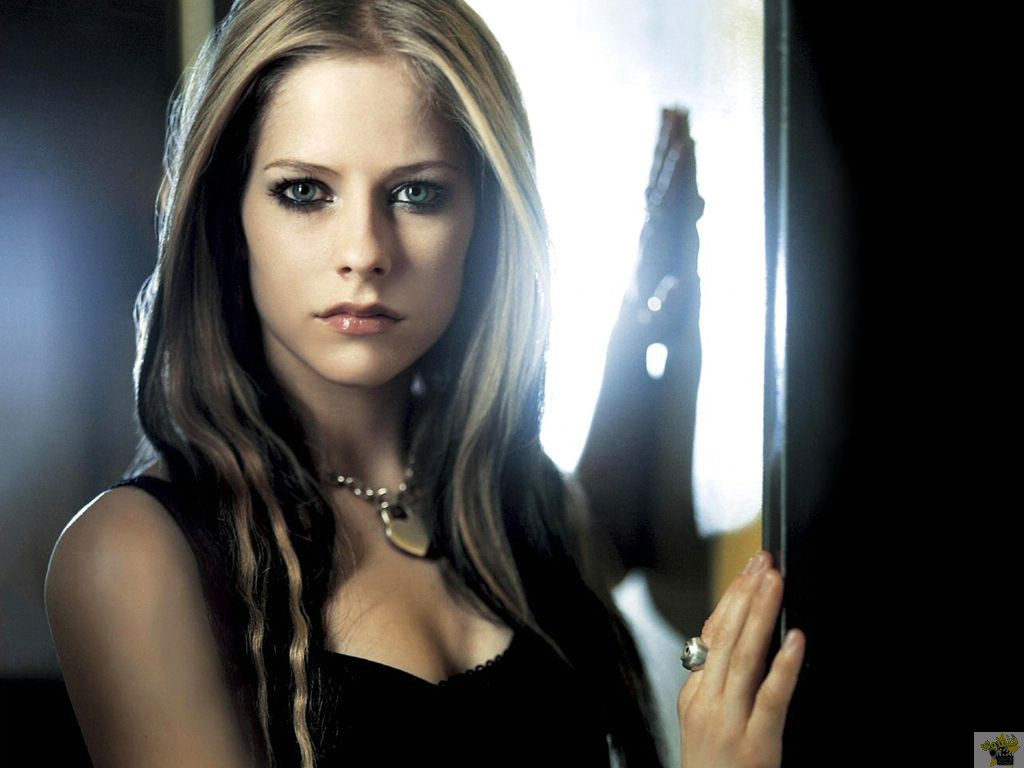 Avril-Lavigne-92