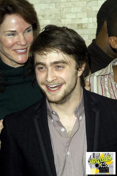 Daniel+Radcliffe+Receives+Portrait+Tony+di+azsYozpybC l